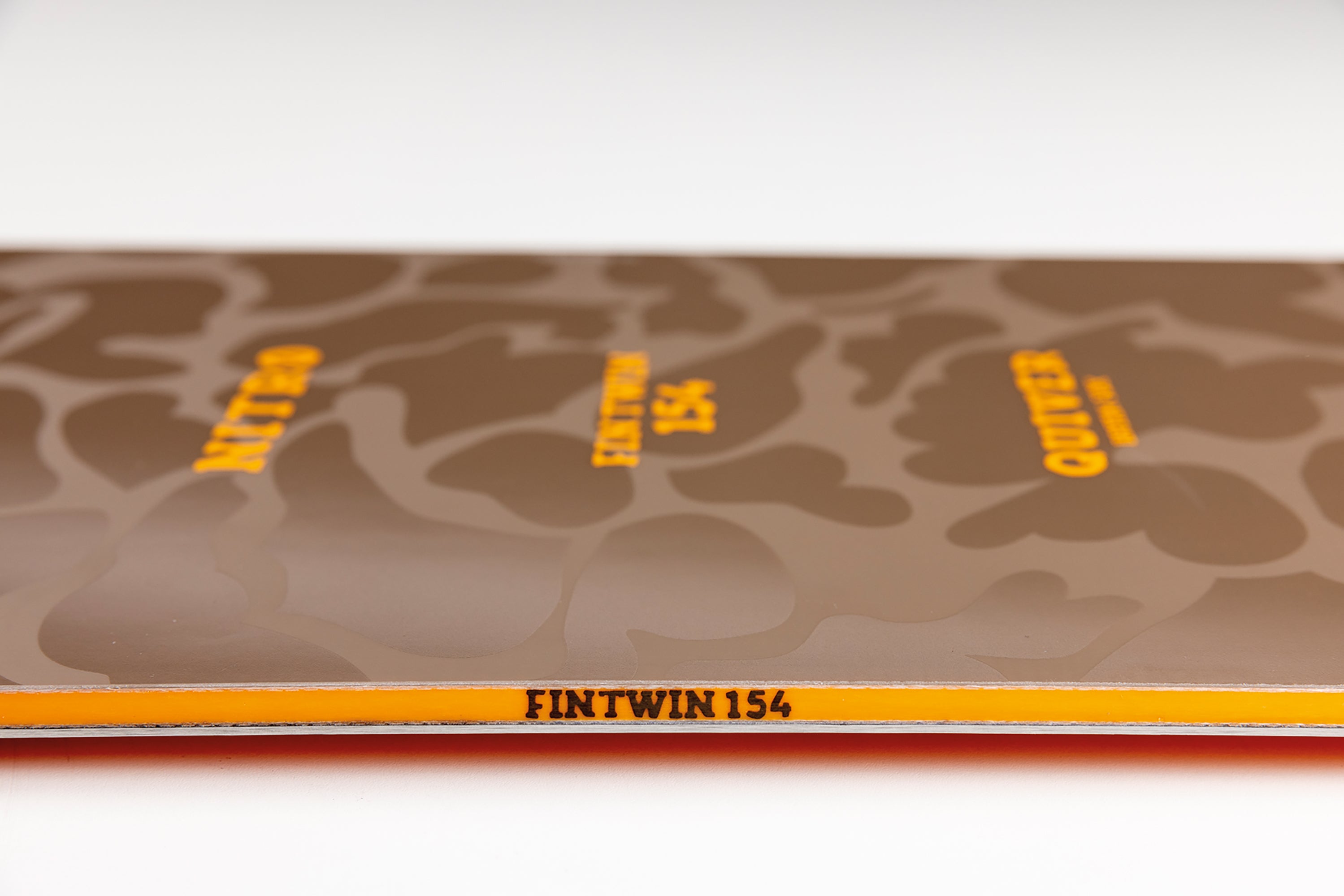 Nitro Fintwin 154W planche snowboard swallowtail poudreuse