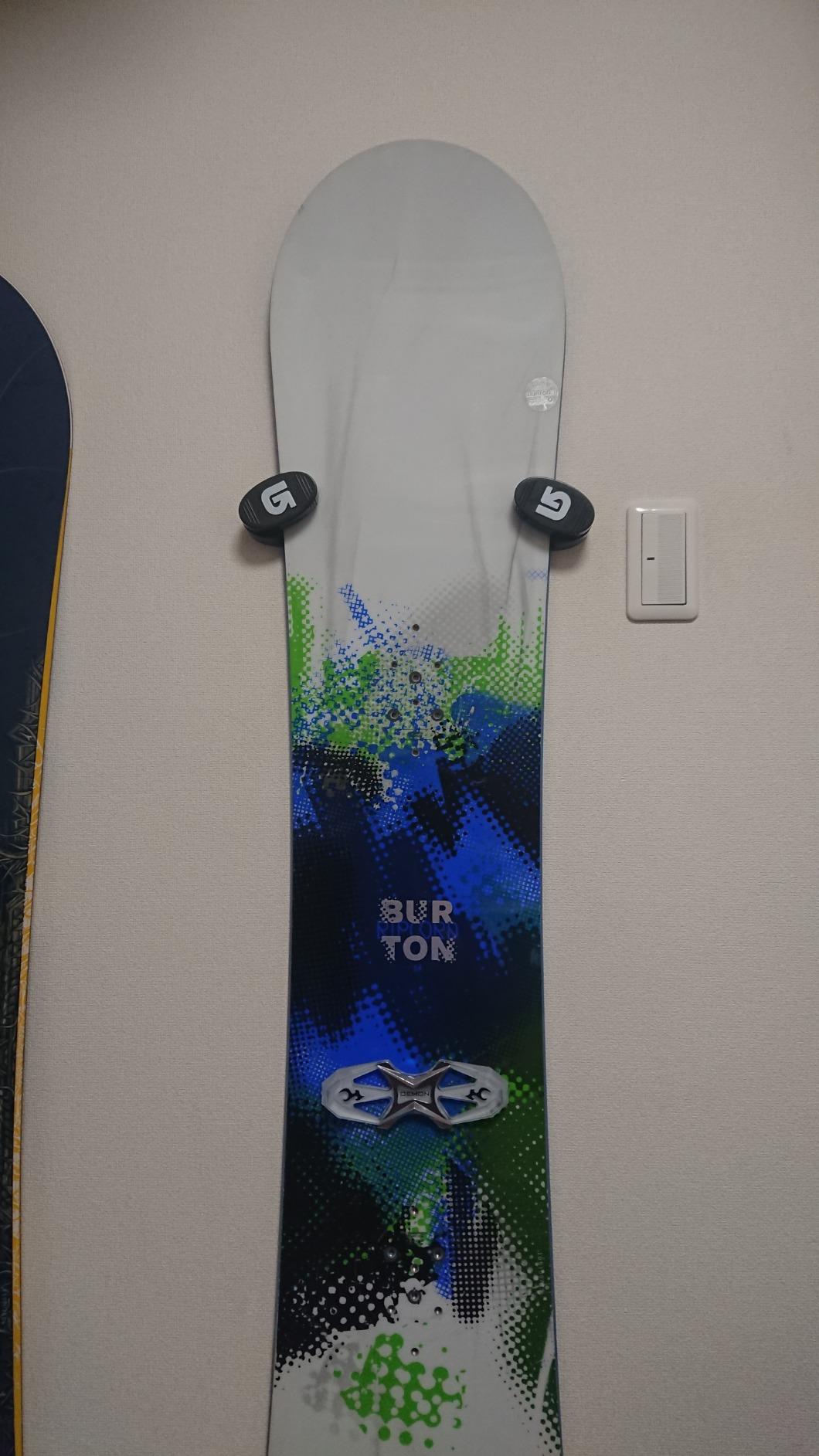 Burton Rangement snowboard mural noir