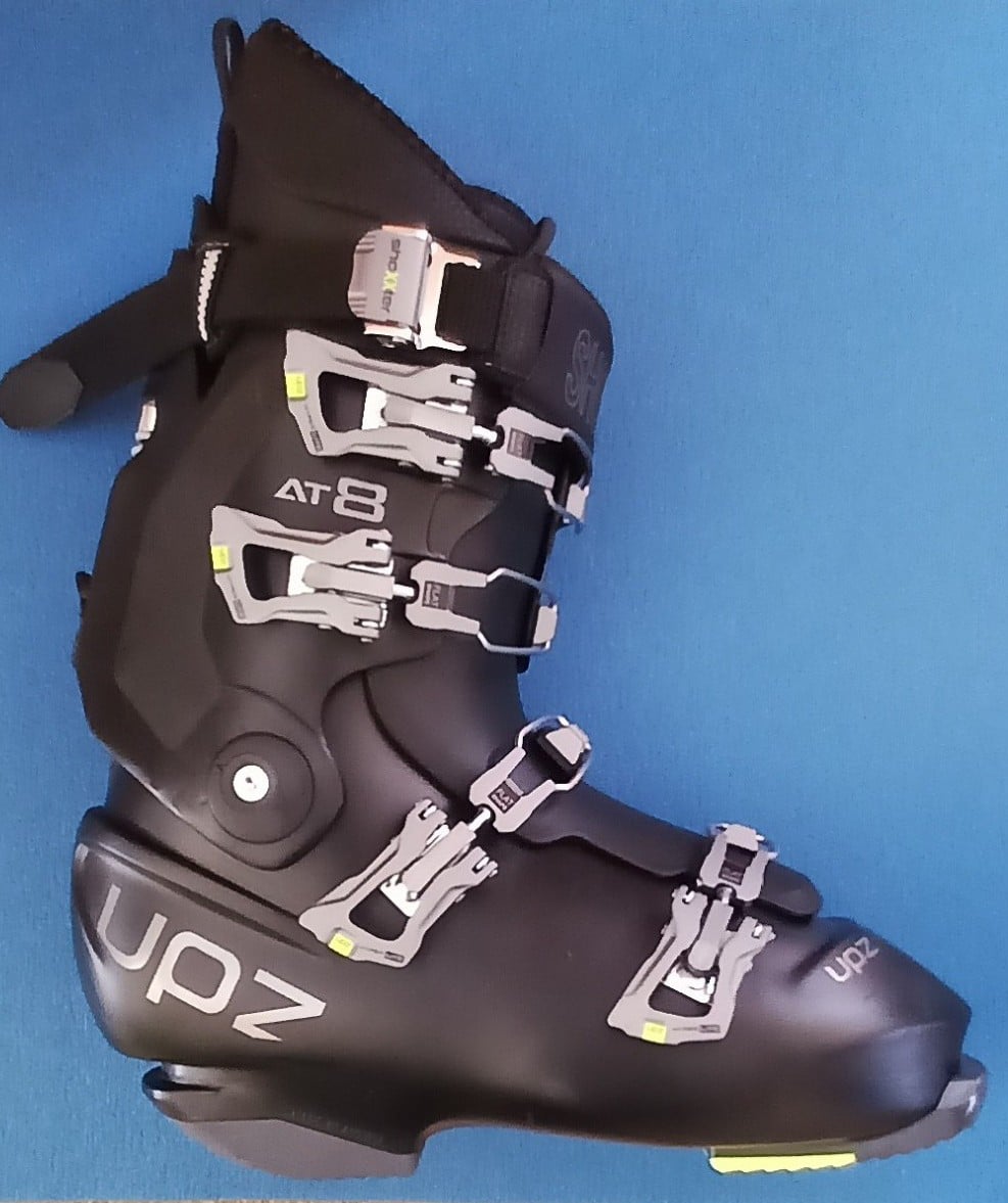 UPZ AT8 2025 boots snowboard rigides noir