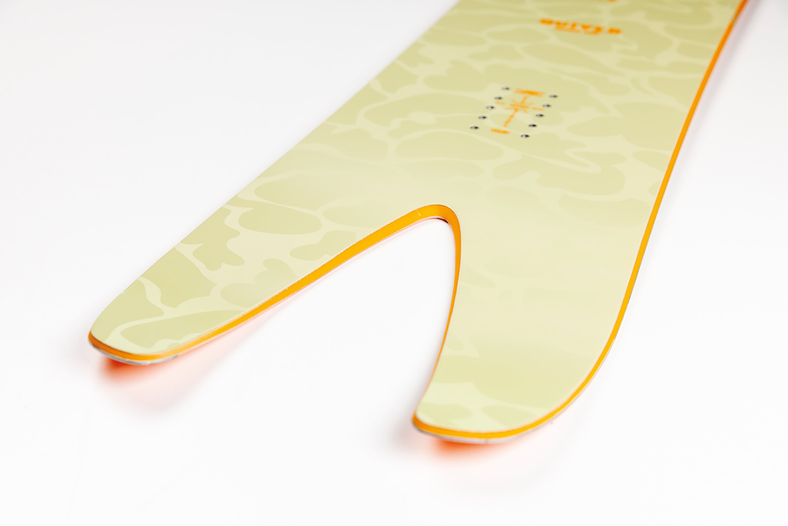 Nitro Cannon 173 planche snowboard poudreuse swallowtail