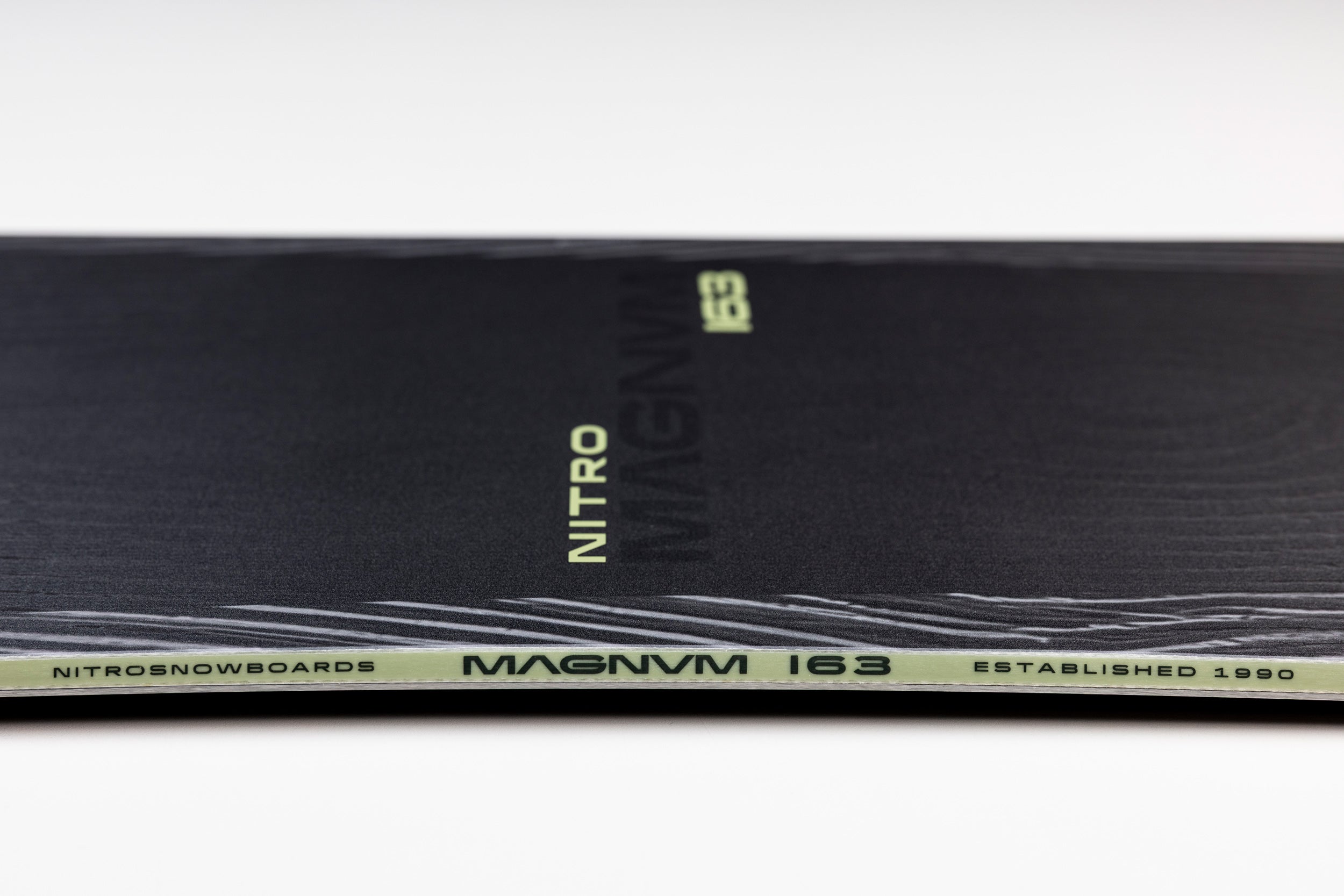 Nitro Magnum snowboard homme 159 wide all-mountain