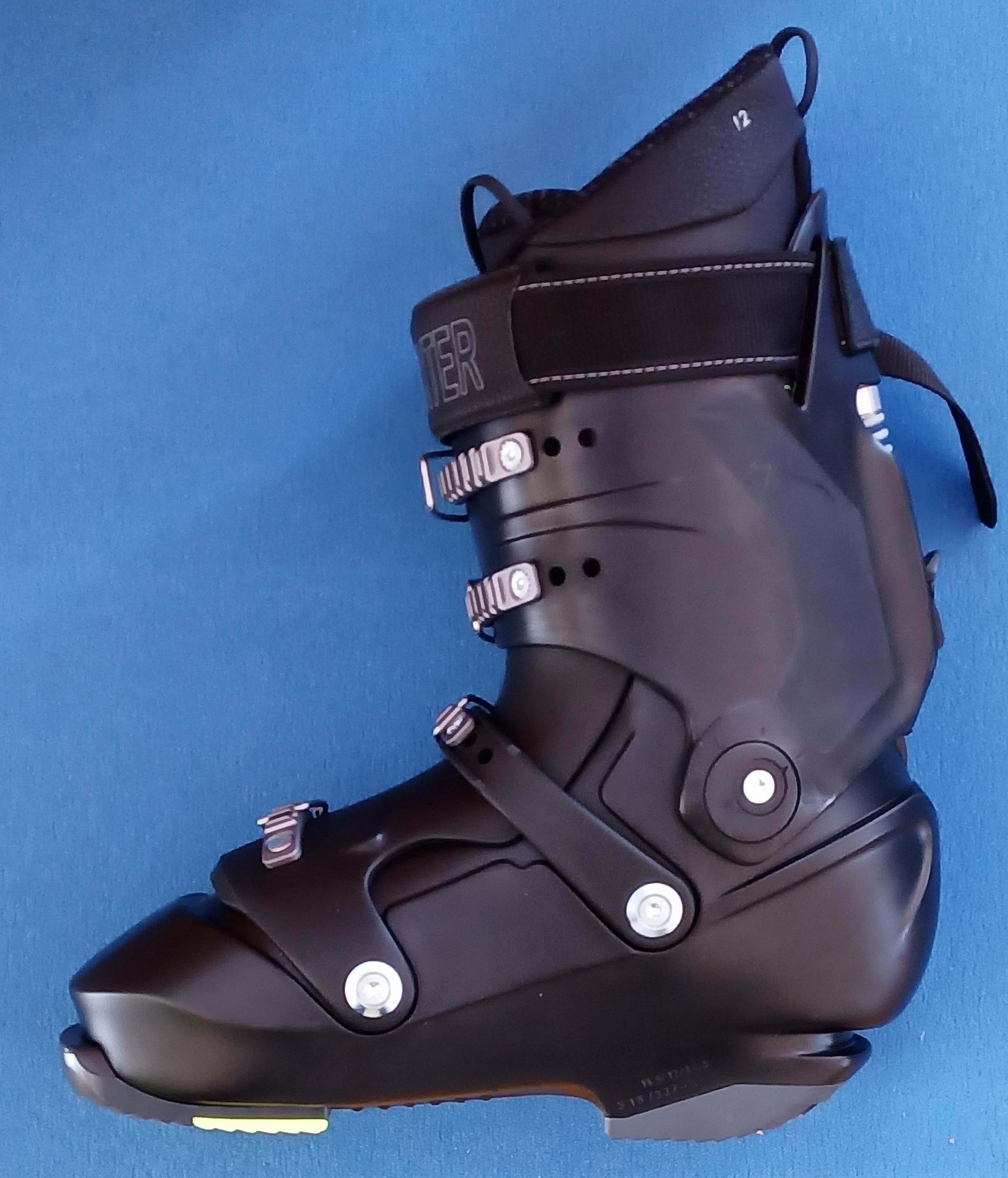UPZ AT8 2025 boots snowboard rigides noir
