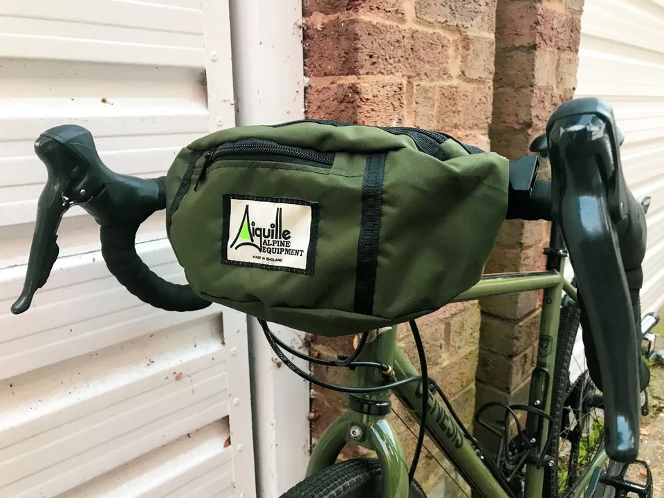 Aiguille Handlebar Contour sac banane 3,5 L noir