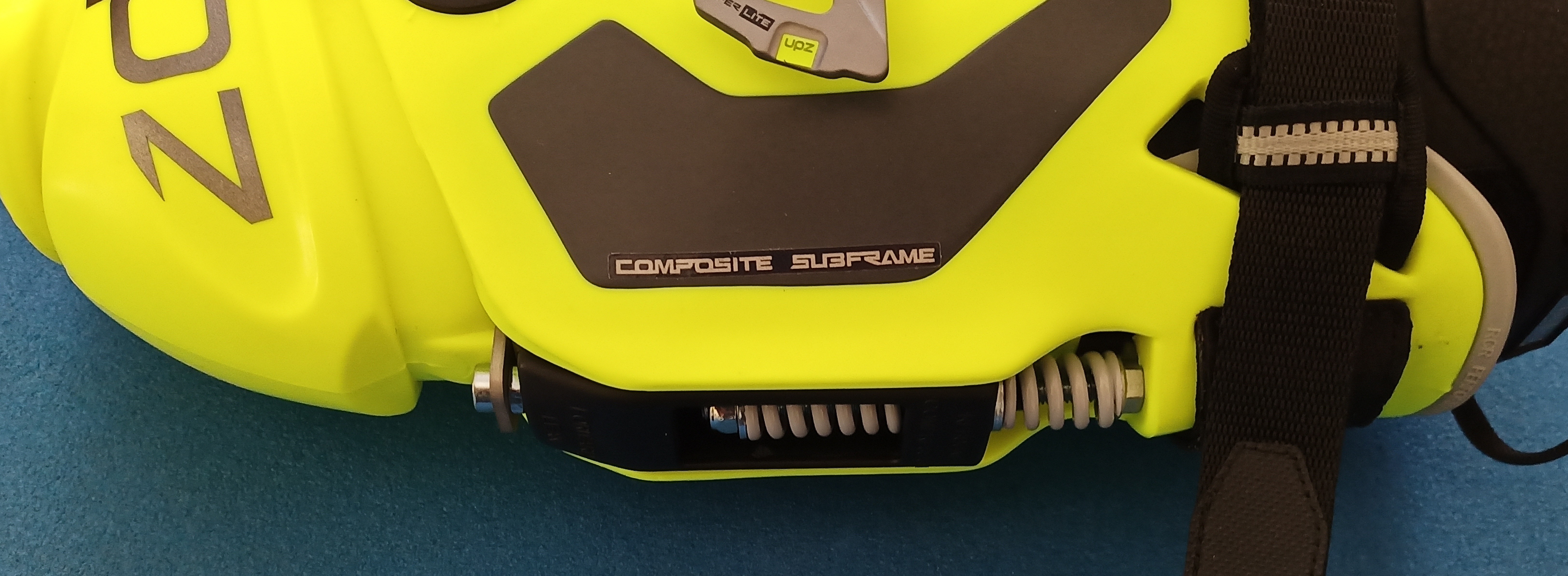UPZ RCR 2025 boots rigides jaune Free Flex carbone