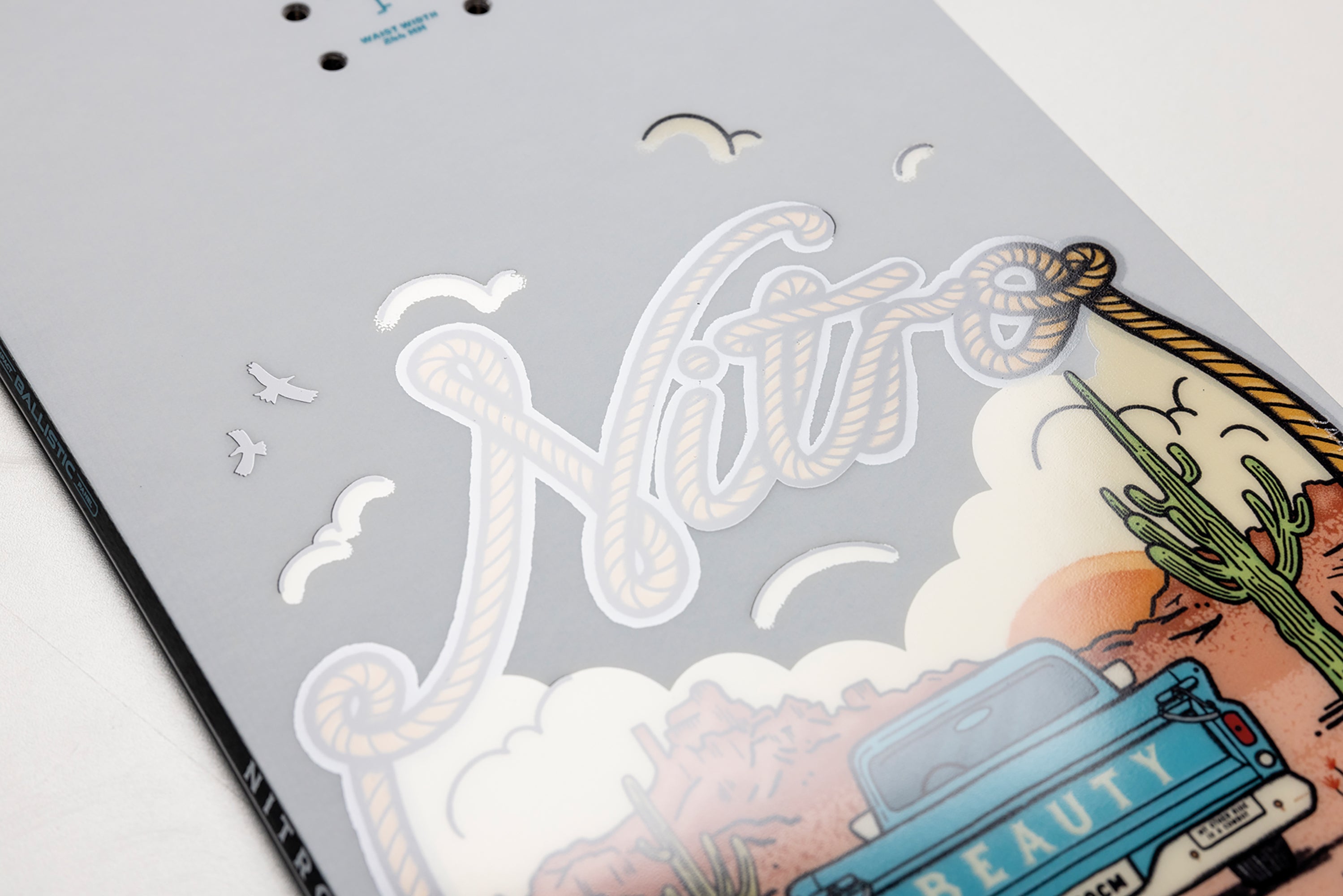 Nitro Beauty 147MW planche snowboard femme freestyle