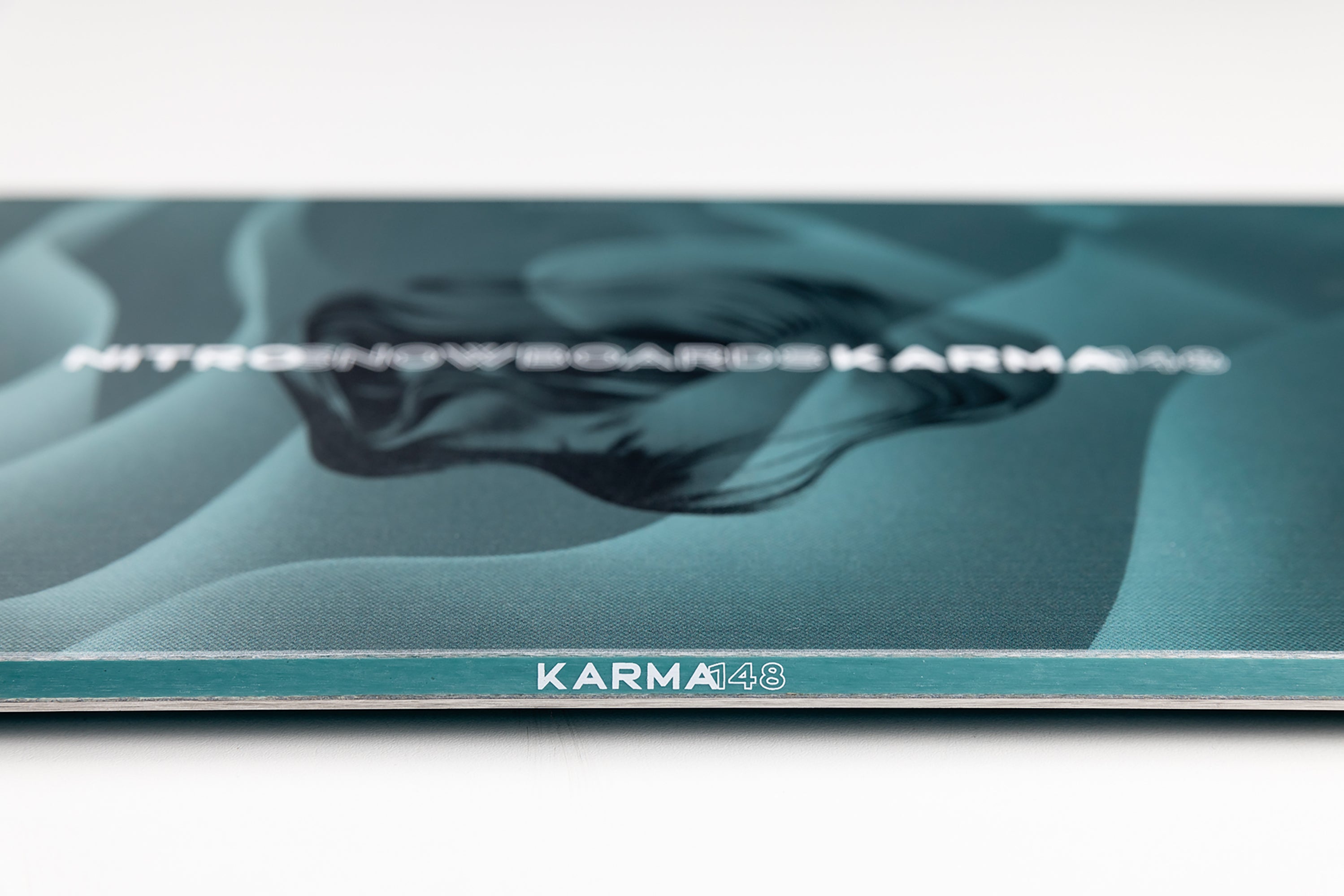 Nitro Karma snowboard femme 148mw carving freeride